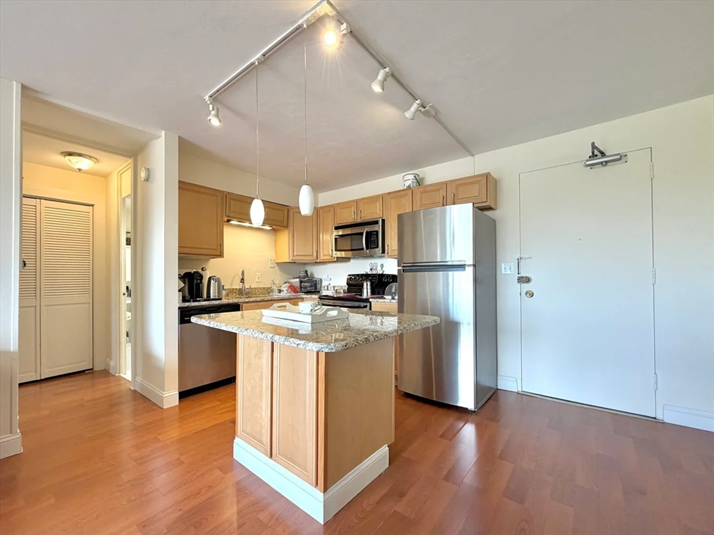 29, Concord Ave., Unit 706, Harvard Square, Cambridge, MA, 02138