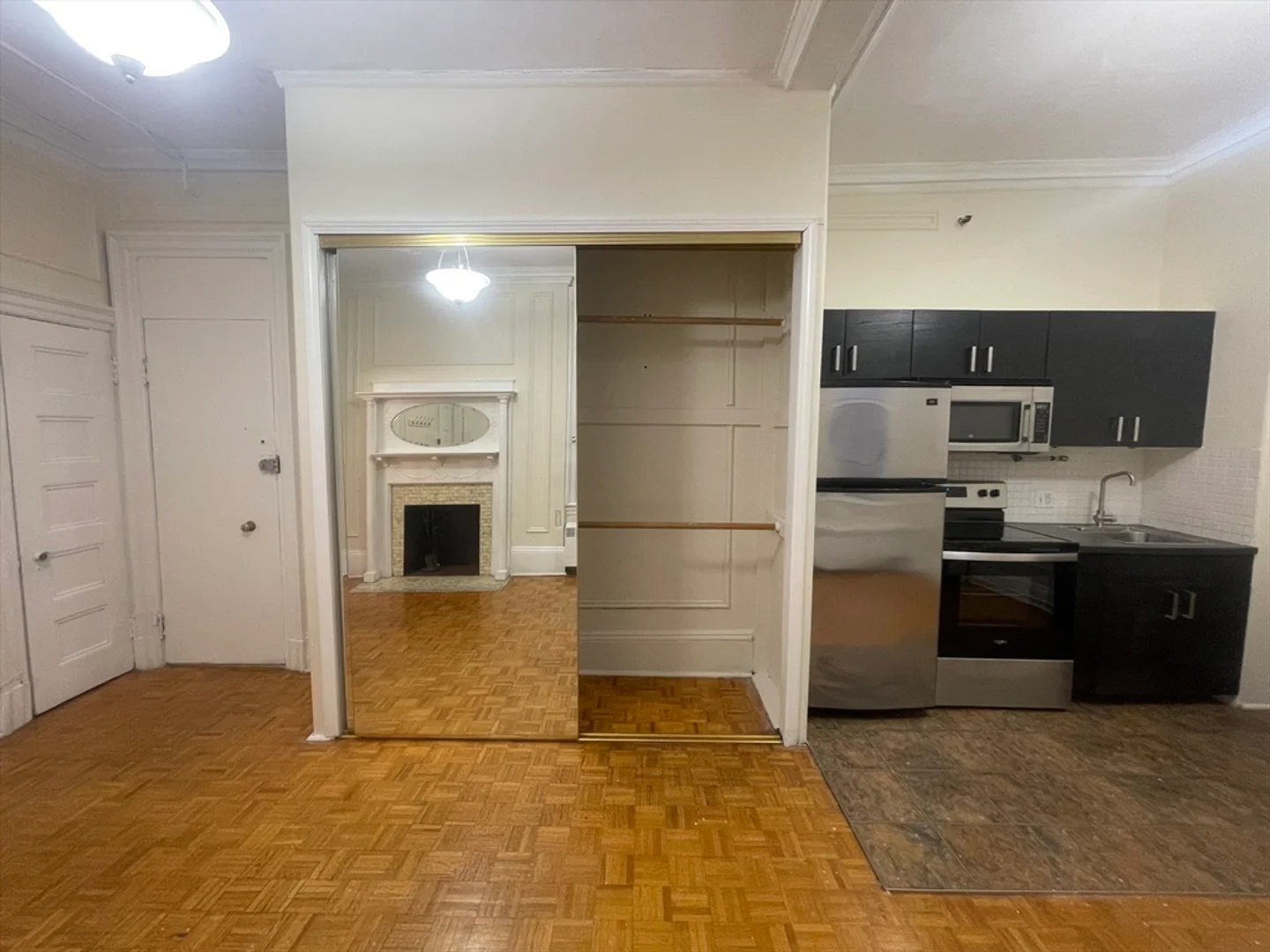 Compact studio apartment ideal for students in 