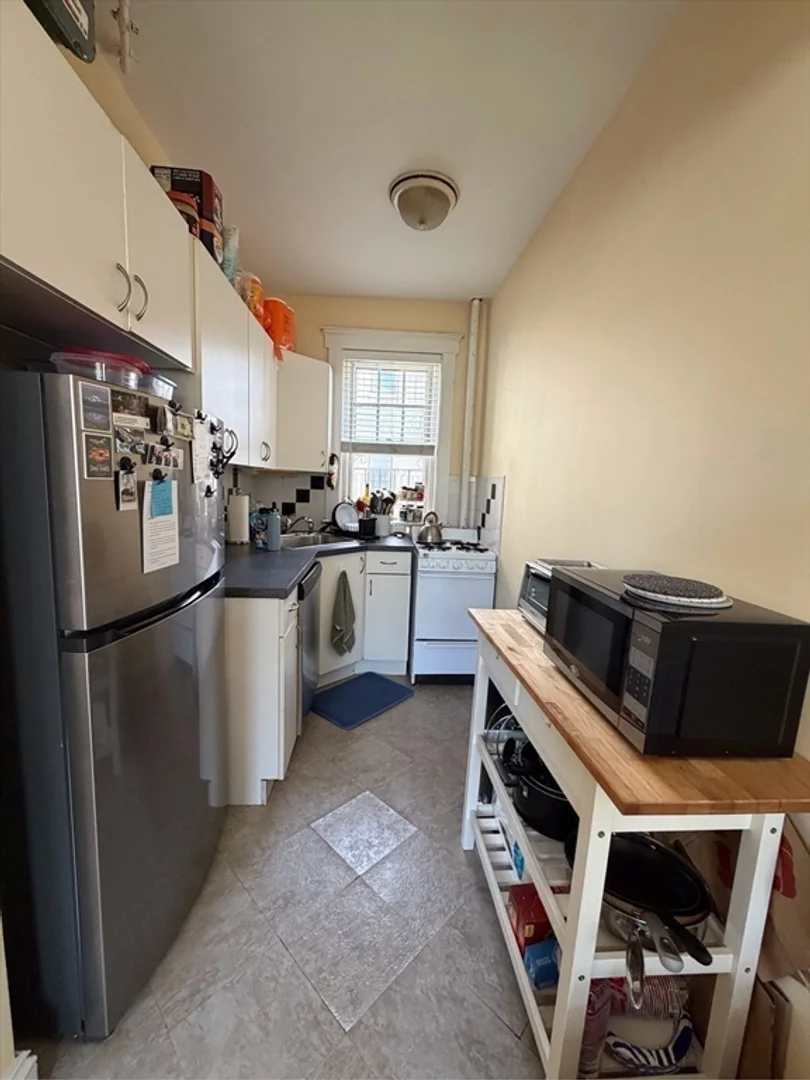 1568, Commonwealth Ave., Unit 6, Brighton, Boston, MA, 02135