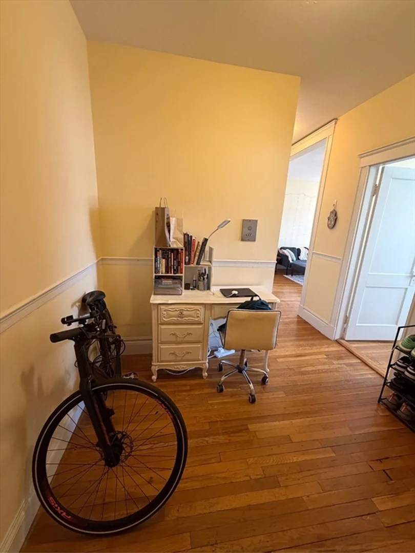1568, Commonwealth Ave., Unit 6, Brighton, Boston, MA, 02135