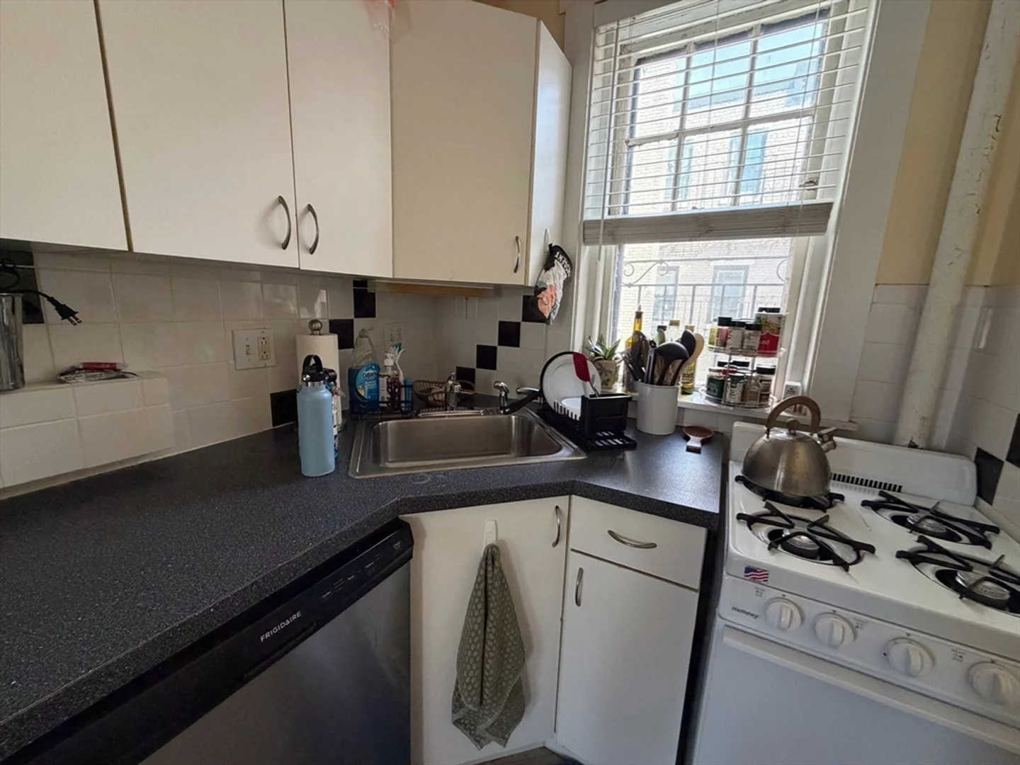 1568, Commonwealth Ave., Unit 6, Brighton, Boston, MA, 02135