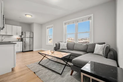 Logement entier en résidence à 2, Humboldt Pl., Unit 6, South Boston, Boston, MA, 02127, image 2 de 6