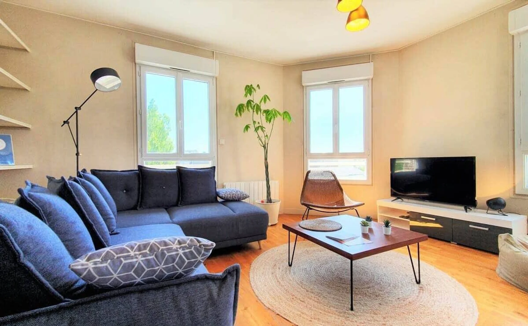 Student-friendly room in  with modern amenities