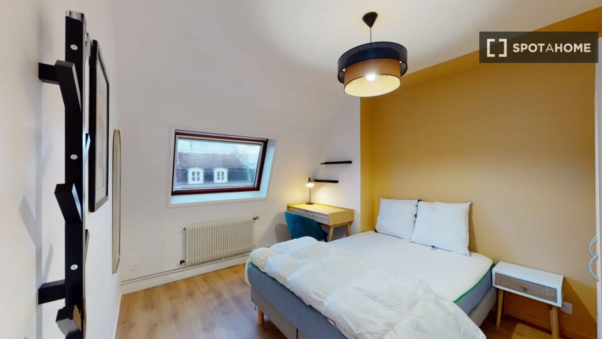 Bright and airy student room with easy university access in 
