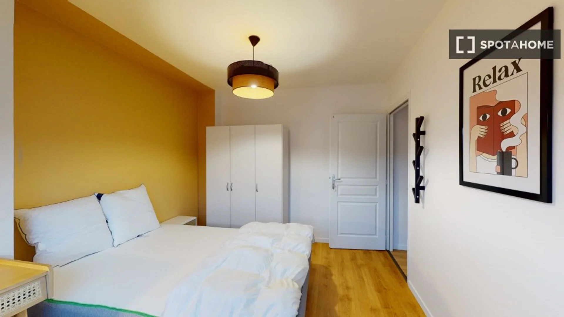 Budget-friendly student room close to campus in 