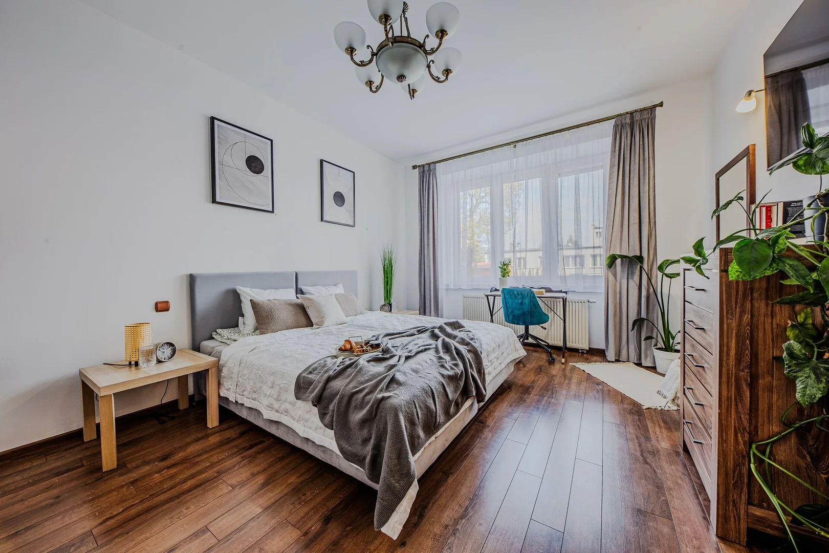 Quarto de estudante em  com área de estudo e instalações partilhadas
