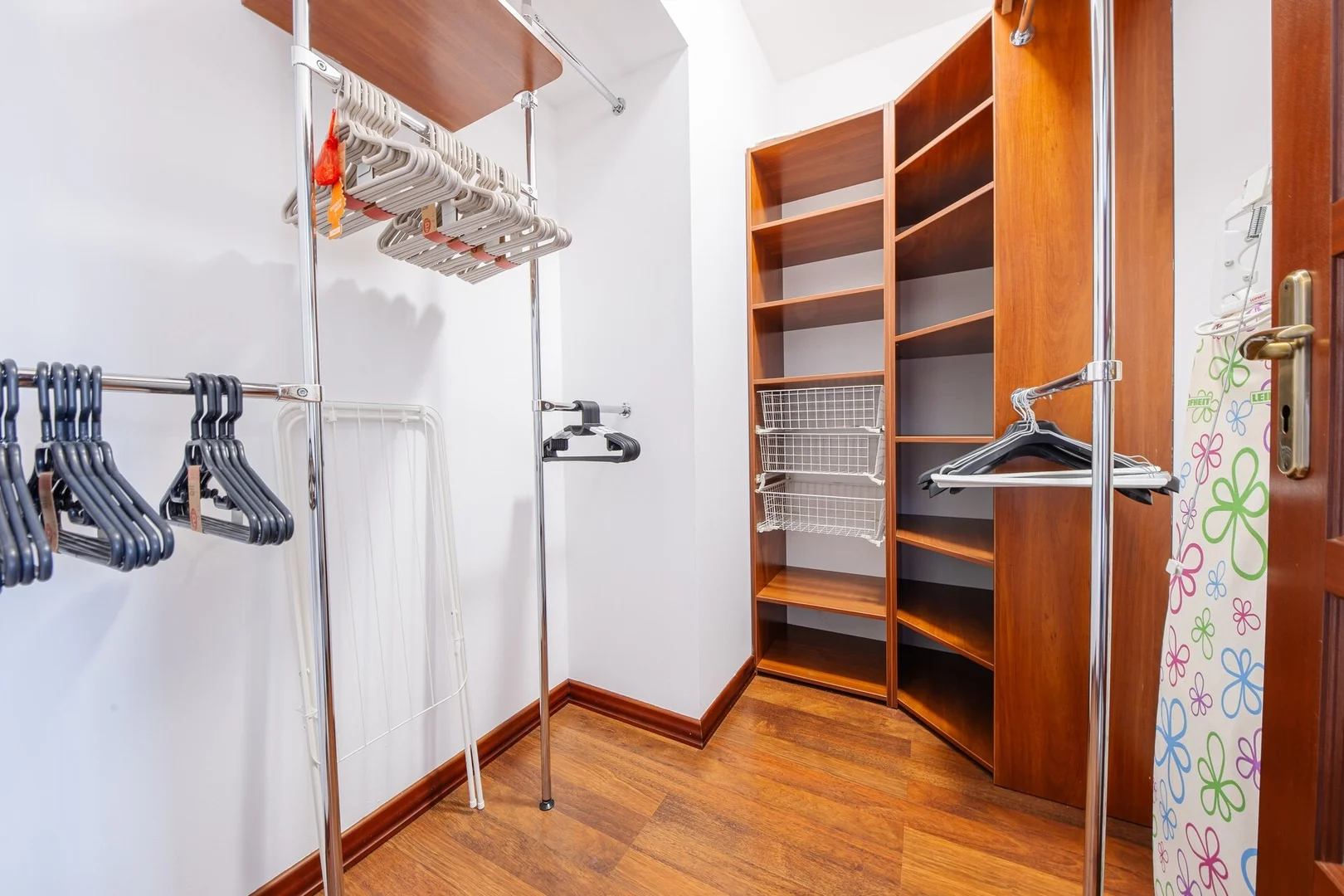 Quarto de estudante em  com área de estudo e instalações partilhadas