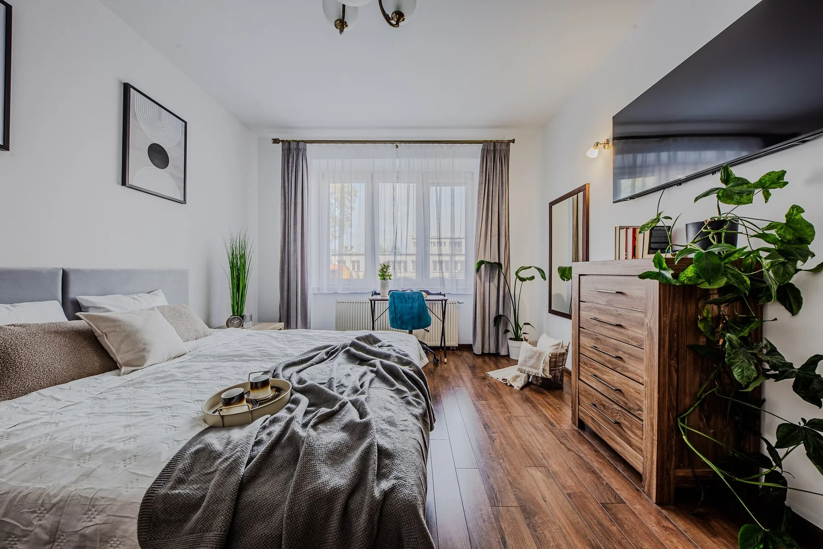 Quarto de estudante em  com área de estudo e instalações partilhadas