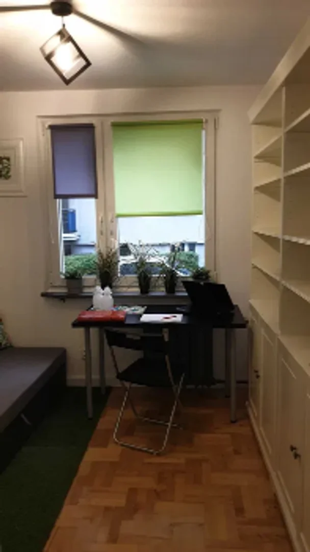 Economical student room with convenient location in 