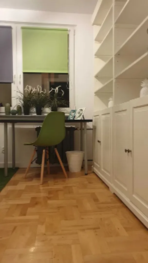 Comfortable and spacious student room in 