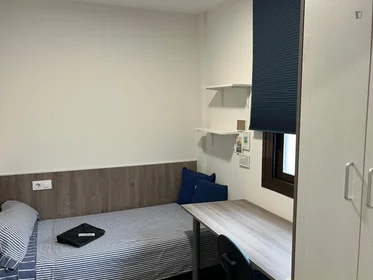 Habitación privada en Calle Santiago Apóstol, imagen 1 de 10