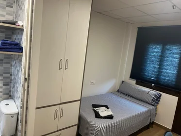 Habitación privada en Calle Santiago Apóstol, imagen 1 de 10