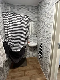 Private room at Calle Santiago Apóstol, image 1 of 10