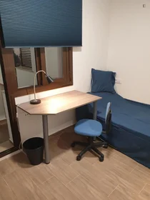 Quarto privado em Calle Santiago Apóstol, imagem 1 de 10