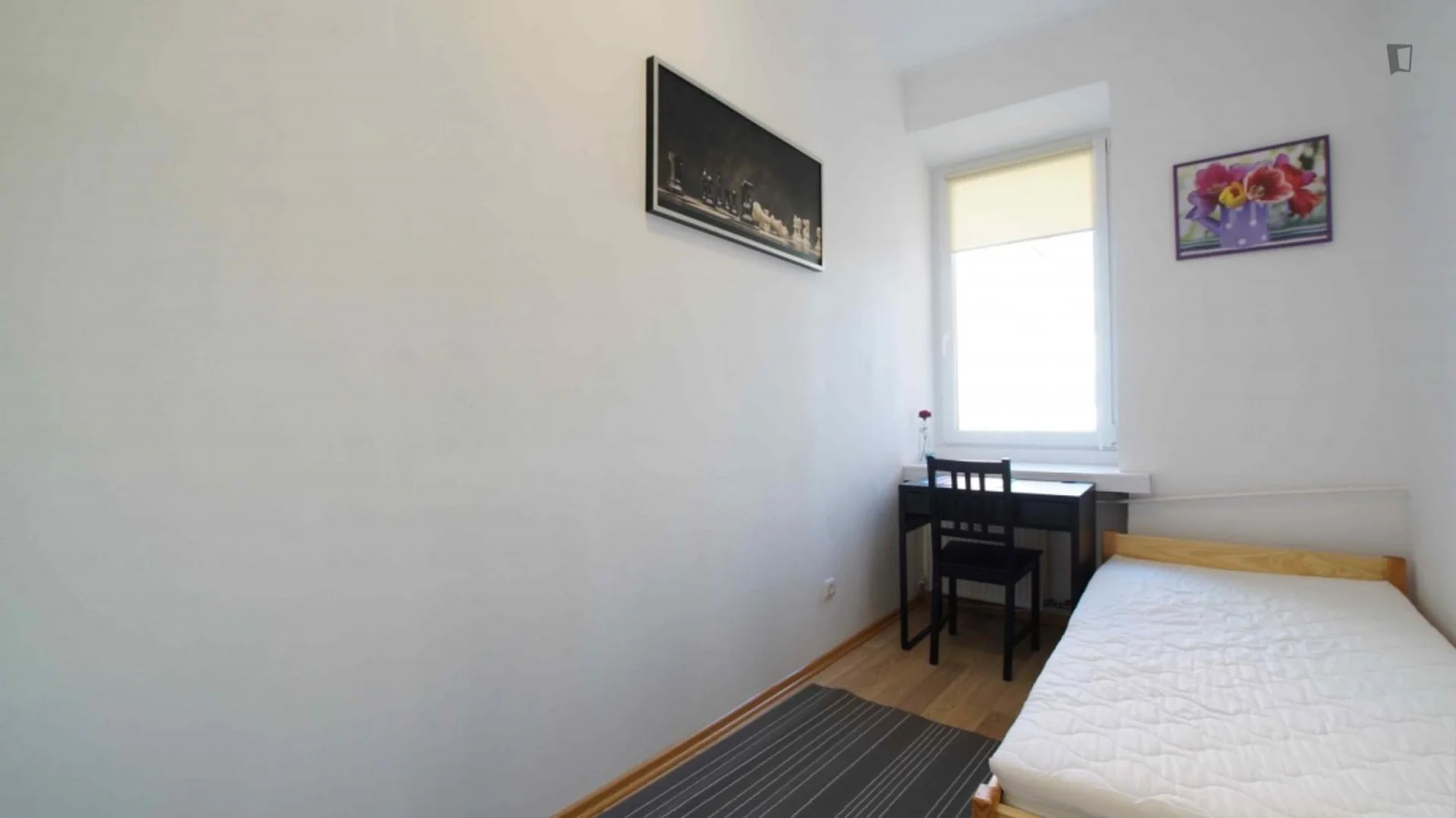 Habitación acogedora para estudiantes disponible en