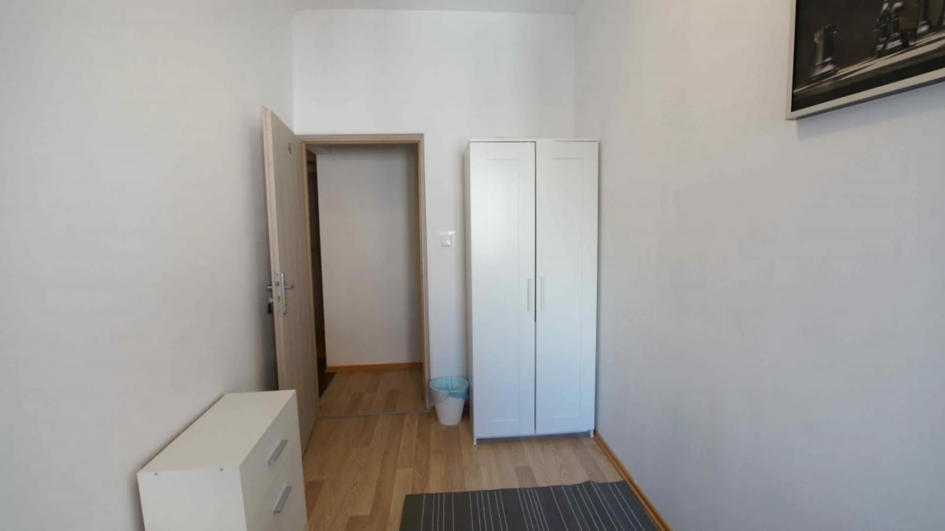 Habitación acogedora para estudiantes disponible en