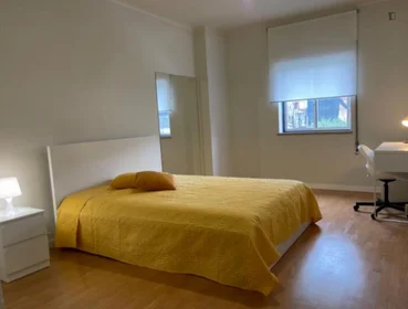 Stanza privata in Avenida Nossa Senhora de Fátima, immagine 1 di 4