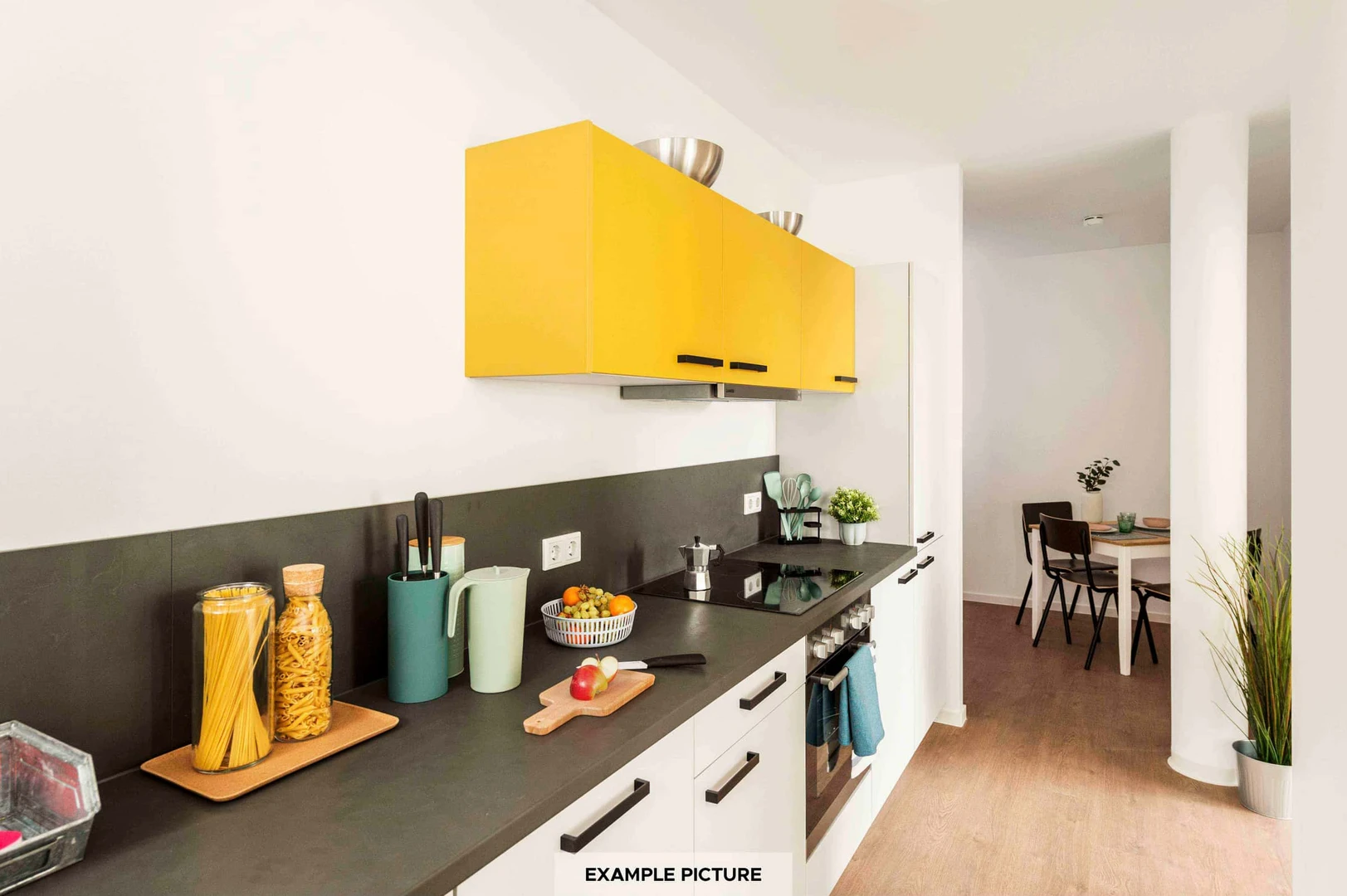 Comfortable and spacious student room in 