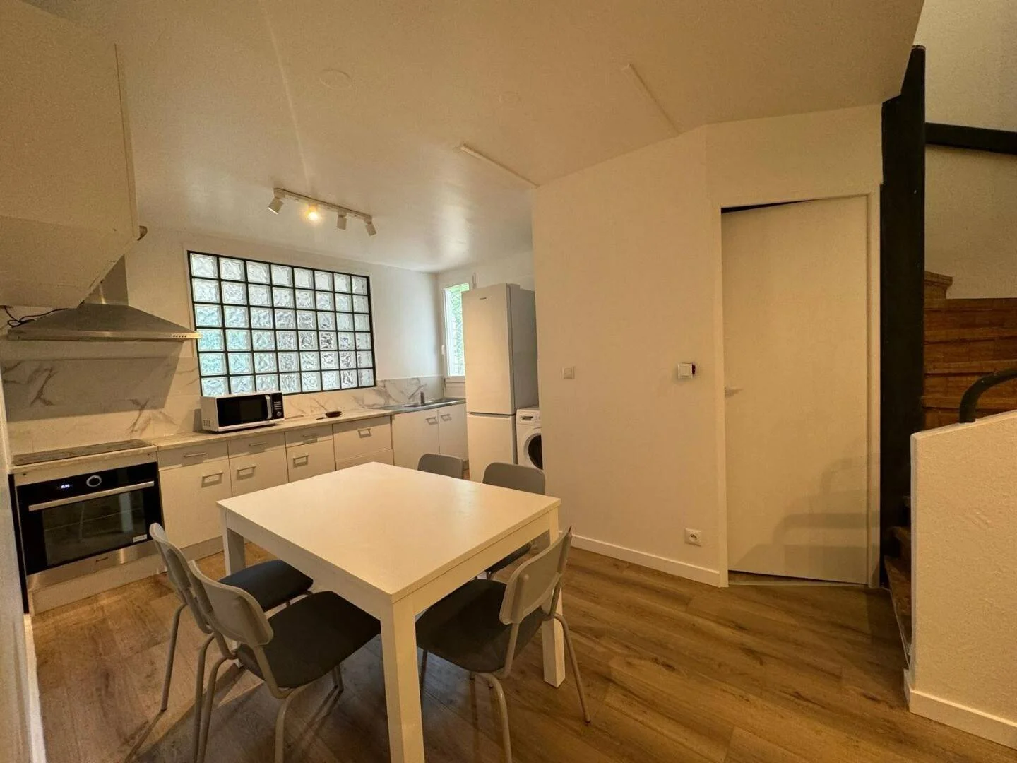 Habitación para estudiantes en  con área de estudio y facilidades compartidas