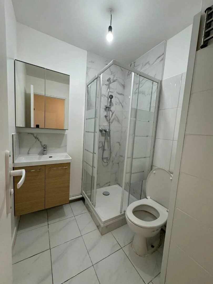 Habitación estudiantil amplia y cómoda en 