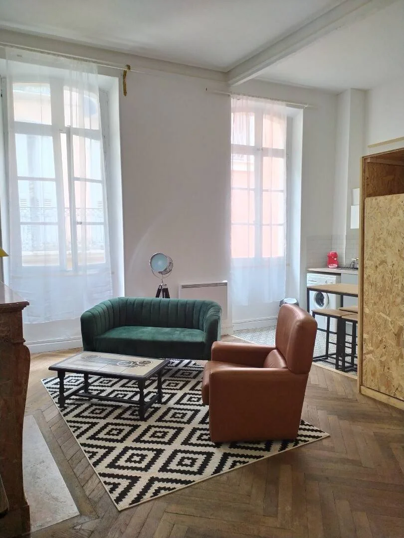 Quarto de estudante económico perto do campus em 