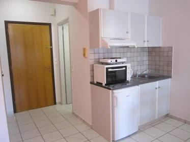 Entire apartment at Michail Archaggelou 25, image 4 of 16