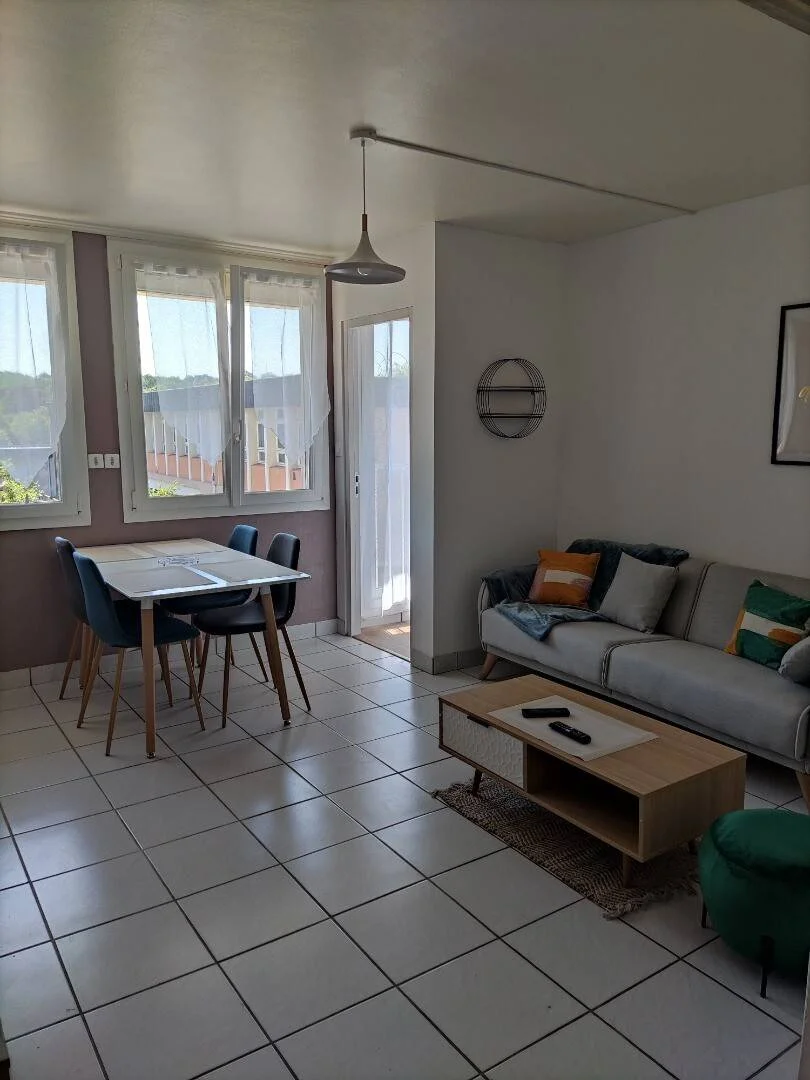 Habitación en apartamento estudiantil en alquiler en , completamente amueblado