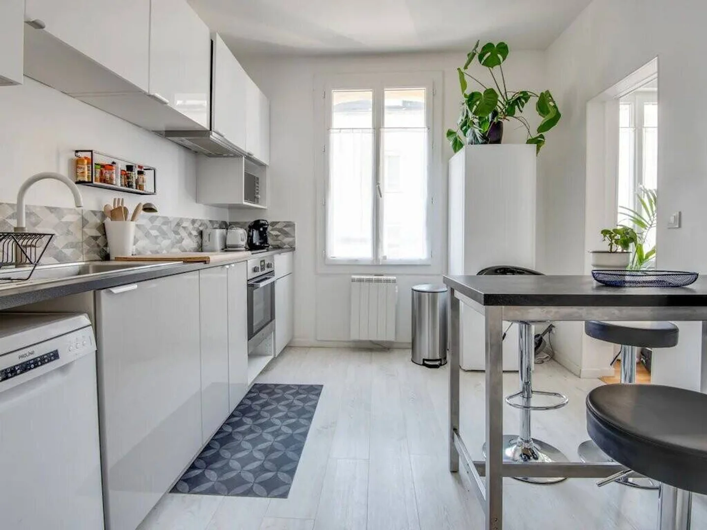 Comfortable and spacious student room in 