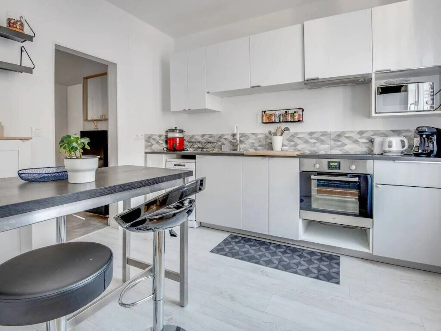 Student-friendly room in  with modern amenities