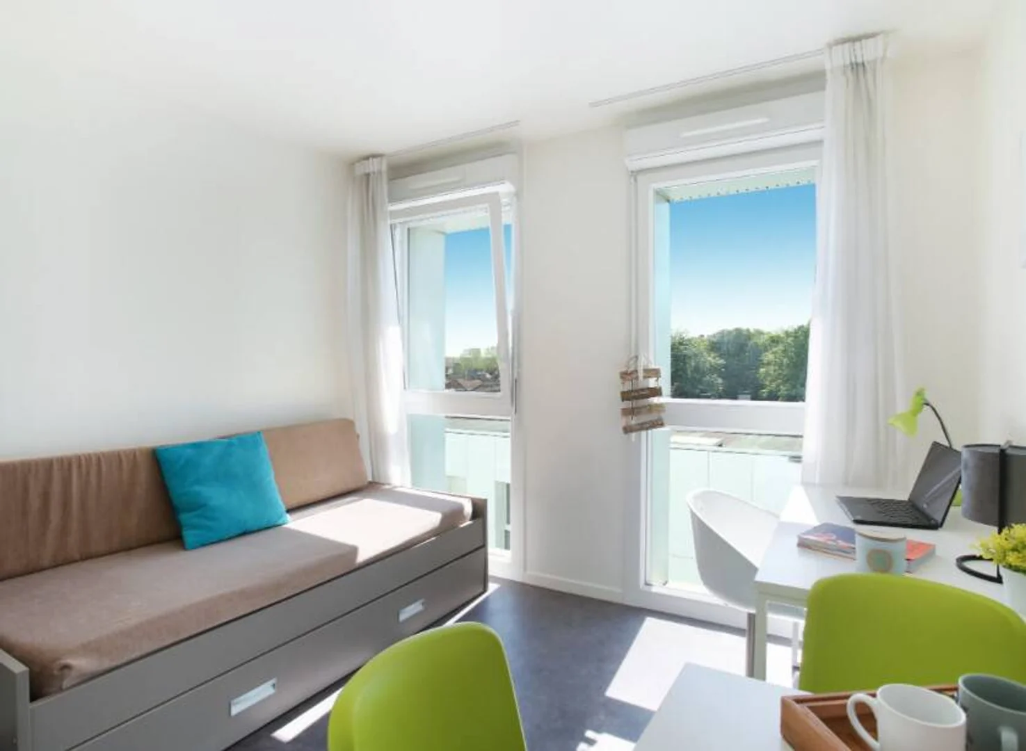 'de öğrenci dairesinde, tamamen mobilyalı kiralık oda