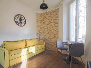 Quarto para alugar num apartamento partilhado em Cannes