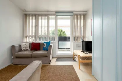 Logement entier à Clearbrook Way, Stepney Green, image 1 de 10