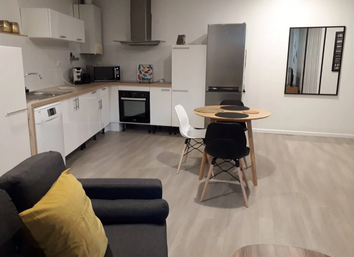 Bezahlbares Zimmer für Studenten mit ausreichender Beleuchtung in 
