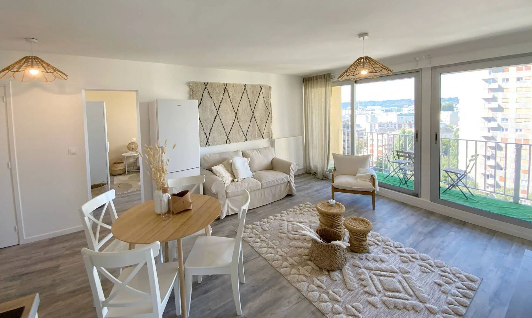 Bright and airy student room with easy university access in 