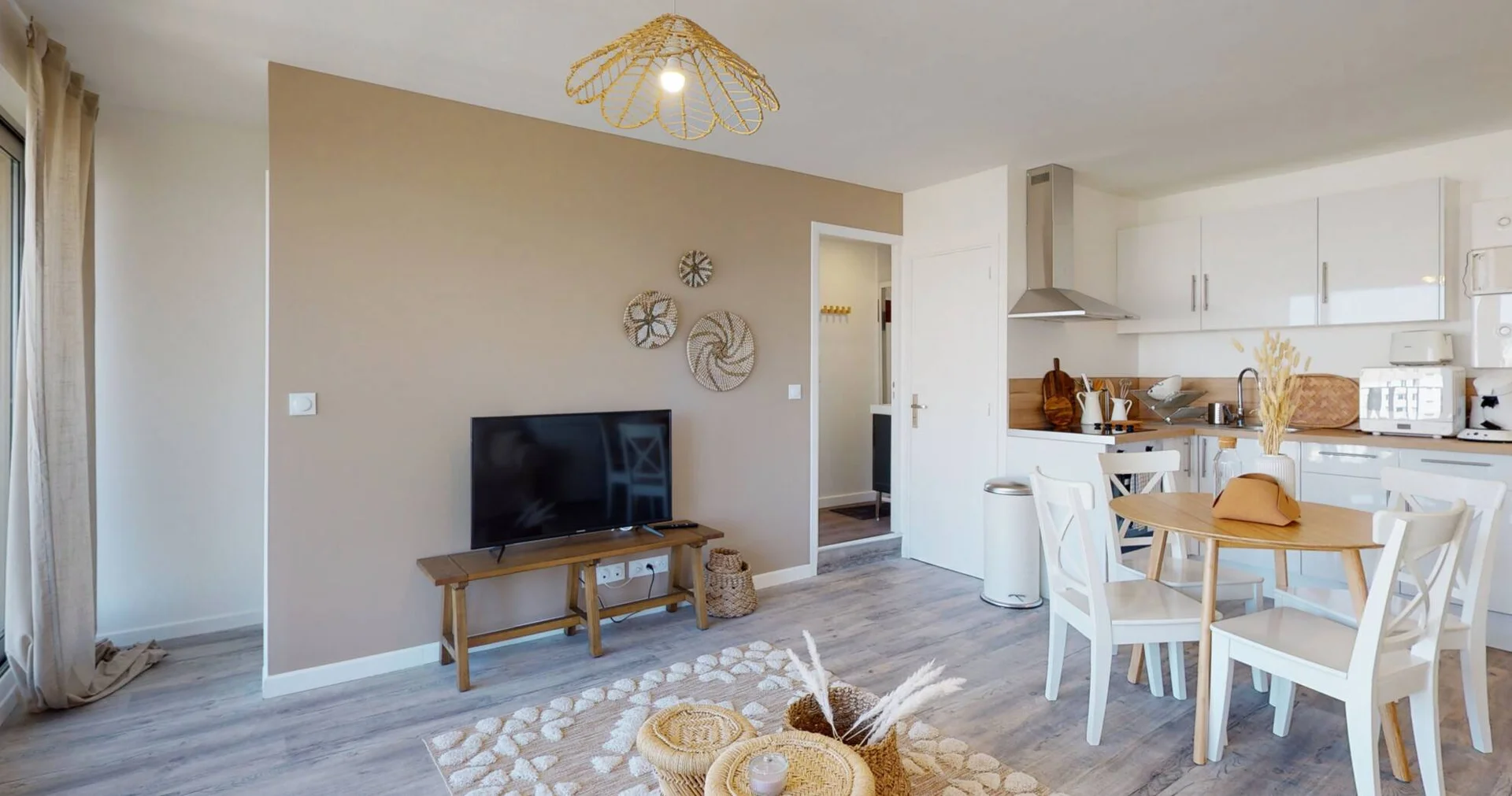 Student-friendly room in  with modern amenities