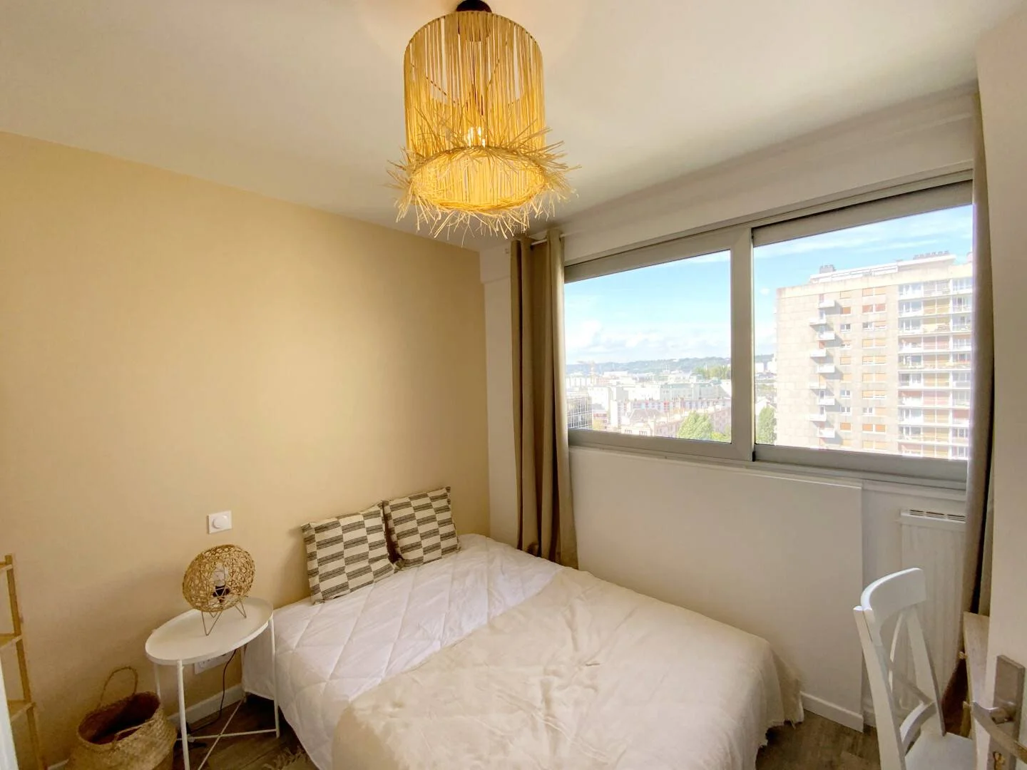 Economical student room with convenient location in 