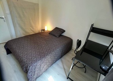 Quarto para alugar com cama de casal em Limoges