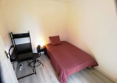 Quarto para alugar com cama de casal em Limoges