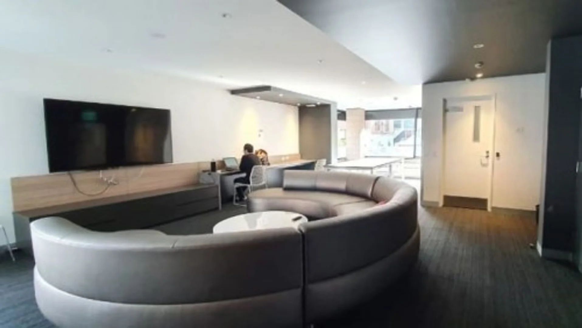 Habitación estudiantil económica cerca del campus en 