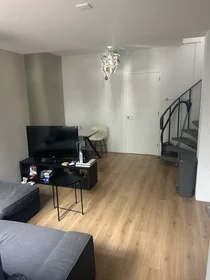 Quarto privado em Capucijnenstraat, imagem 1 de 9