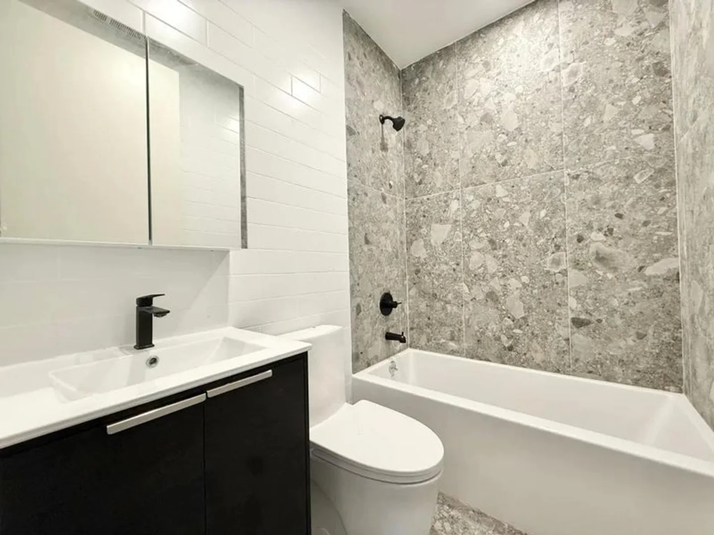 980 Kent Avenue, 2B, Bedford-Stuyvesant, Brooklyn, NY, 11205