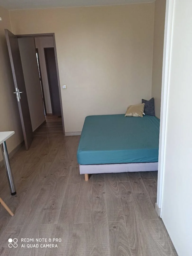 Habitación para estudiantes en  con área de estudio y facilidades compartidas