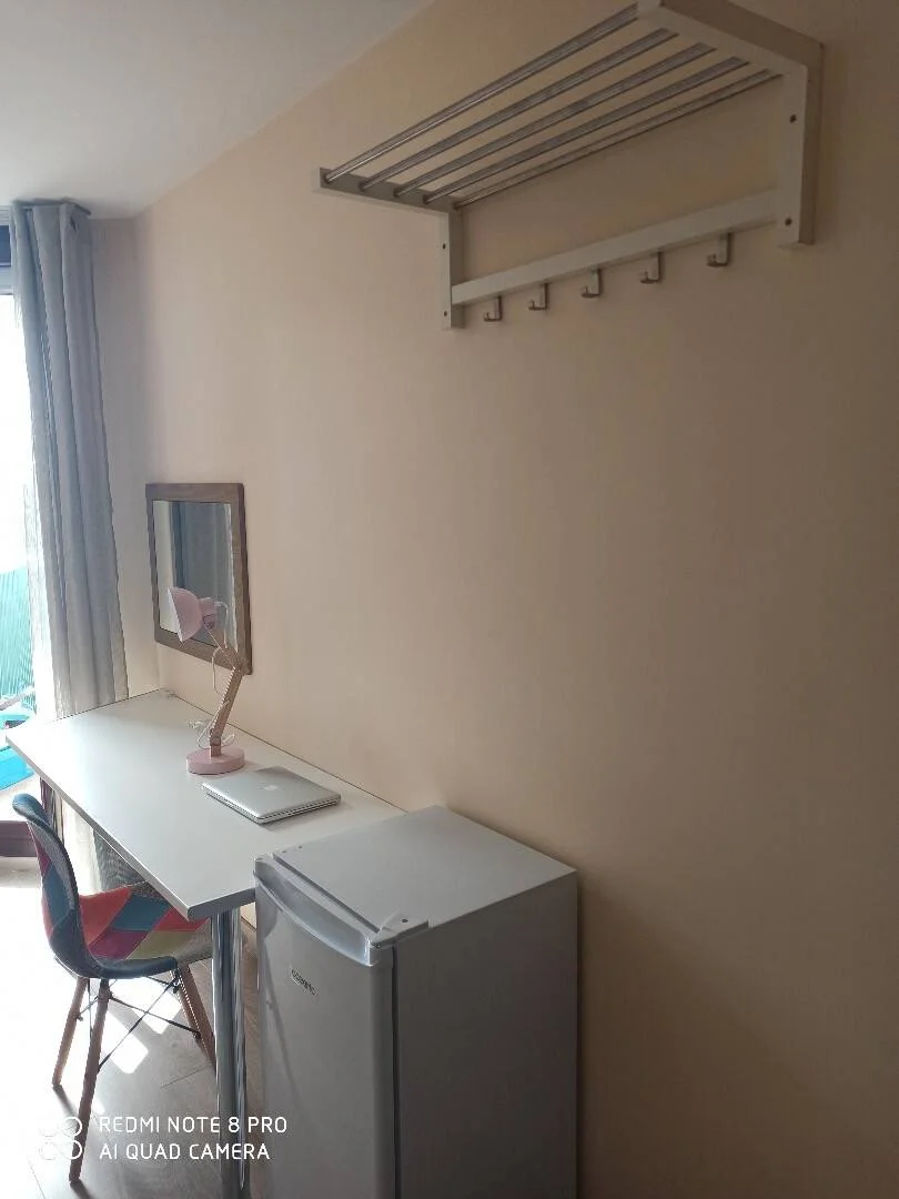 Habitación estudiantil amplia y cómoda en 