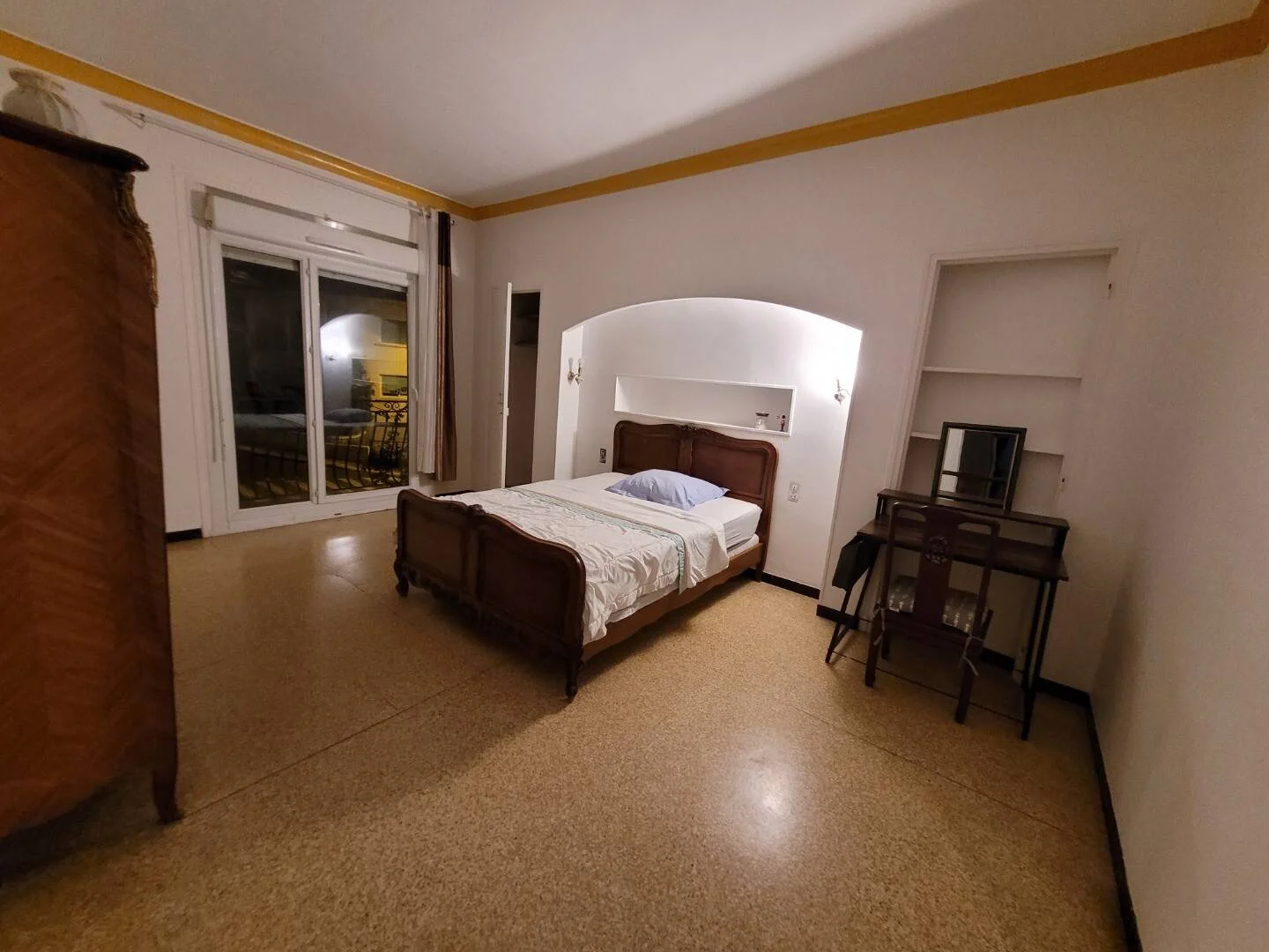 Habitación estudiantil amplia y cómoda en 