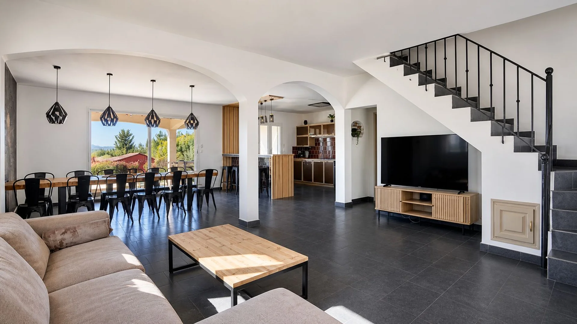Economical student room with convenient location in 