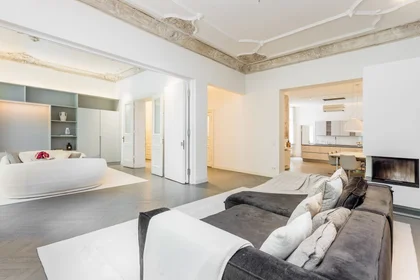 Quarto privado em Grolmanstraße, 30, imagem 1 de 10