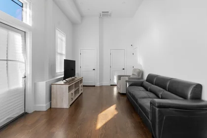 Gesamte Unterkunft im Wohnheim in der 133, Boardman, Unit 1, East Boston, Boston, MA, 02128, bild 1 von 13
