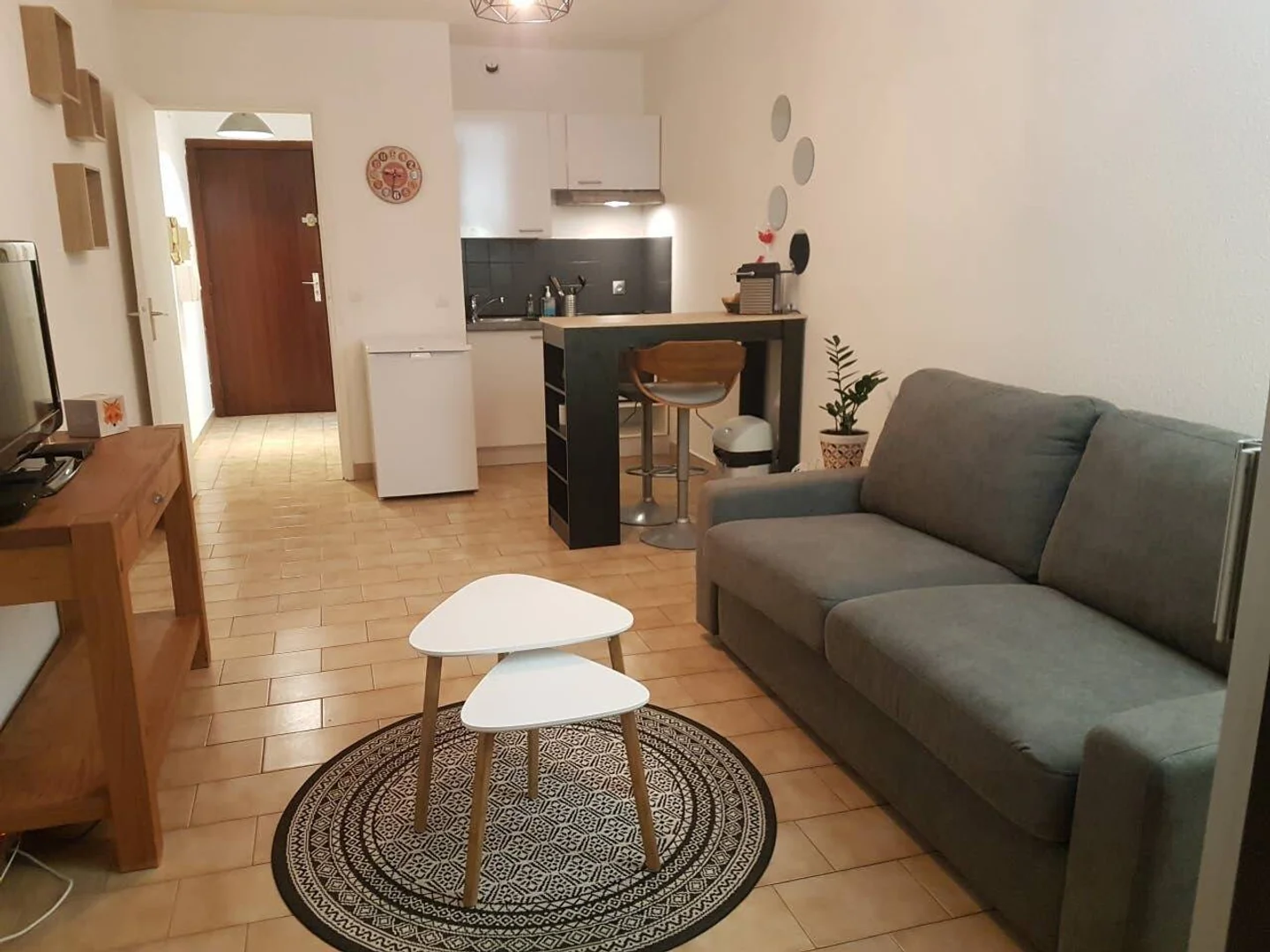 Comfortable and spacious student room in 