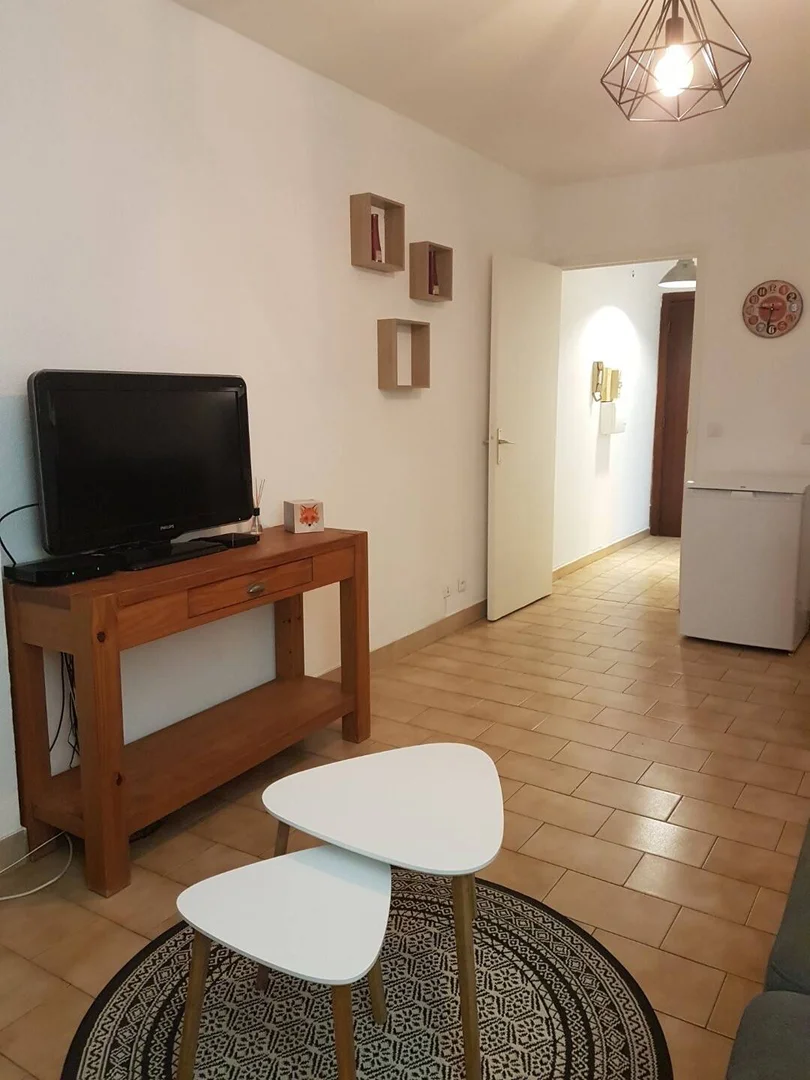 Room for rent in student apartment in , fully furnished