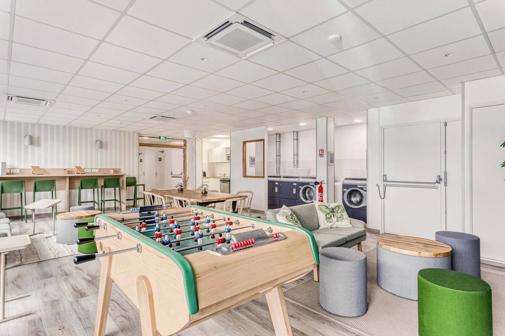 Functional student room perfect for studying in 